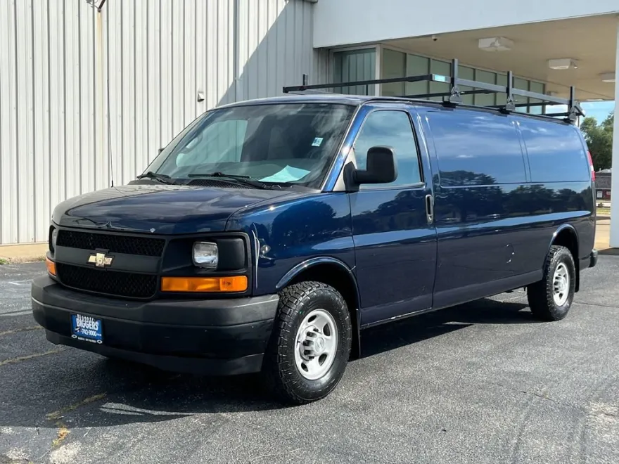 2017 Chevrolet Express Cargo photo 1