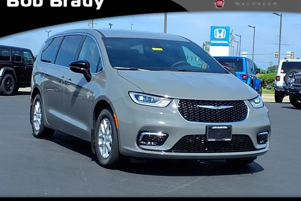 2025 Chrysler Pacifica photo 1