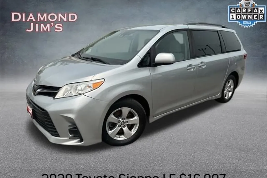 2020 Toyota Sienna LE photo 1