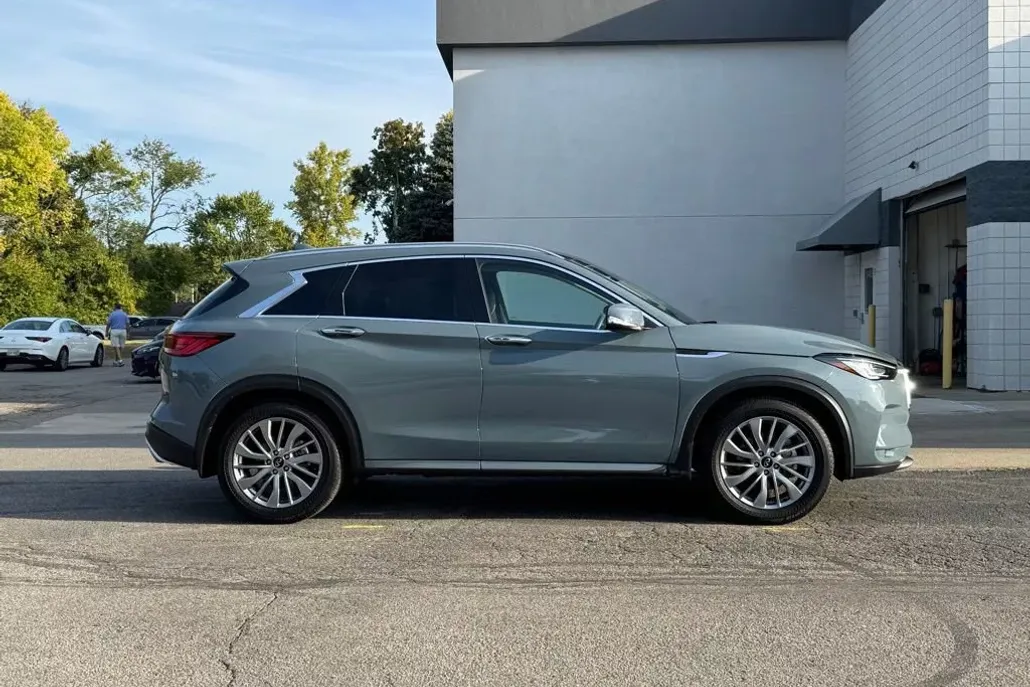 2024 Infiniti QX50 Luxe AWD photo 1