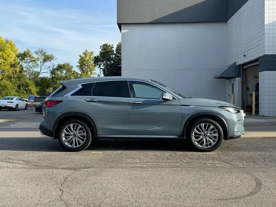 2024 Infiniti QX50 Luxe AWD photo 1