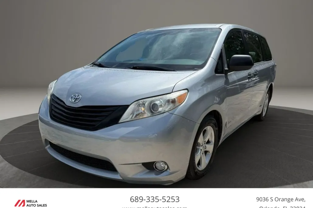 2015 Toyota Sienna L photo 1