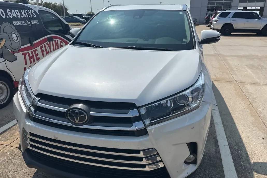 2017 Toyota Highlander Limited photo 1