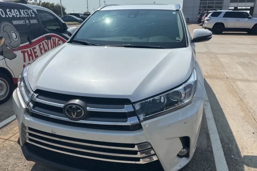 2017 Toyota Highlander Limited photo 1