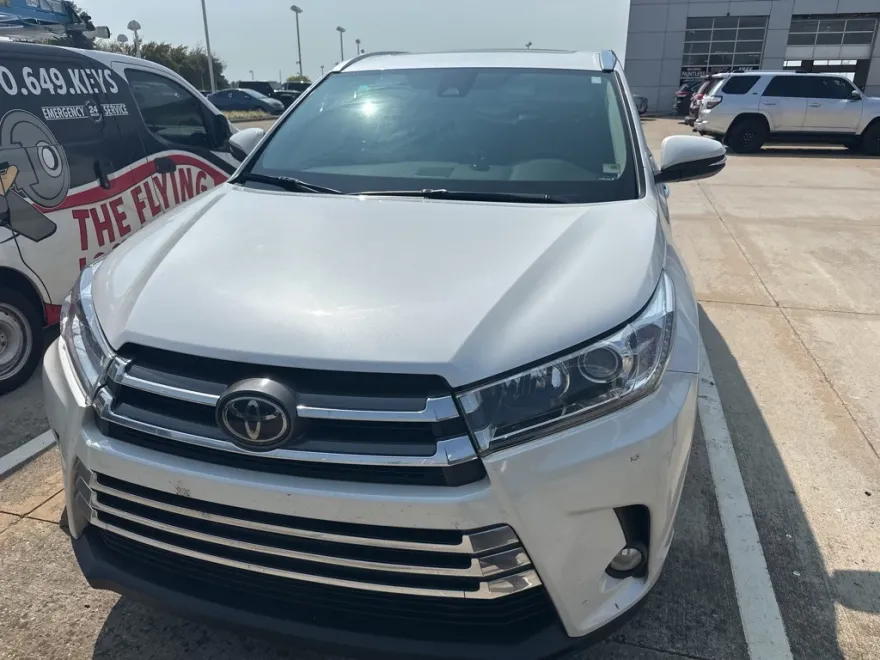 2017 Toyota Highlander Limited photo 1