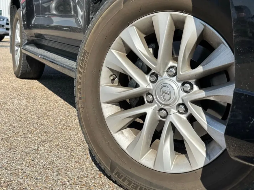 2023 Lexus GX 460 photo 1