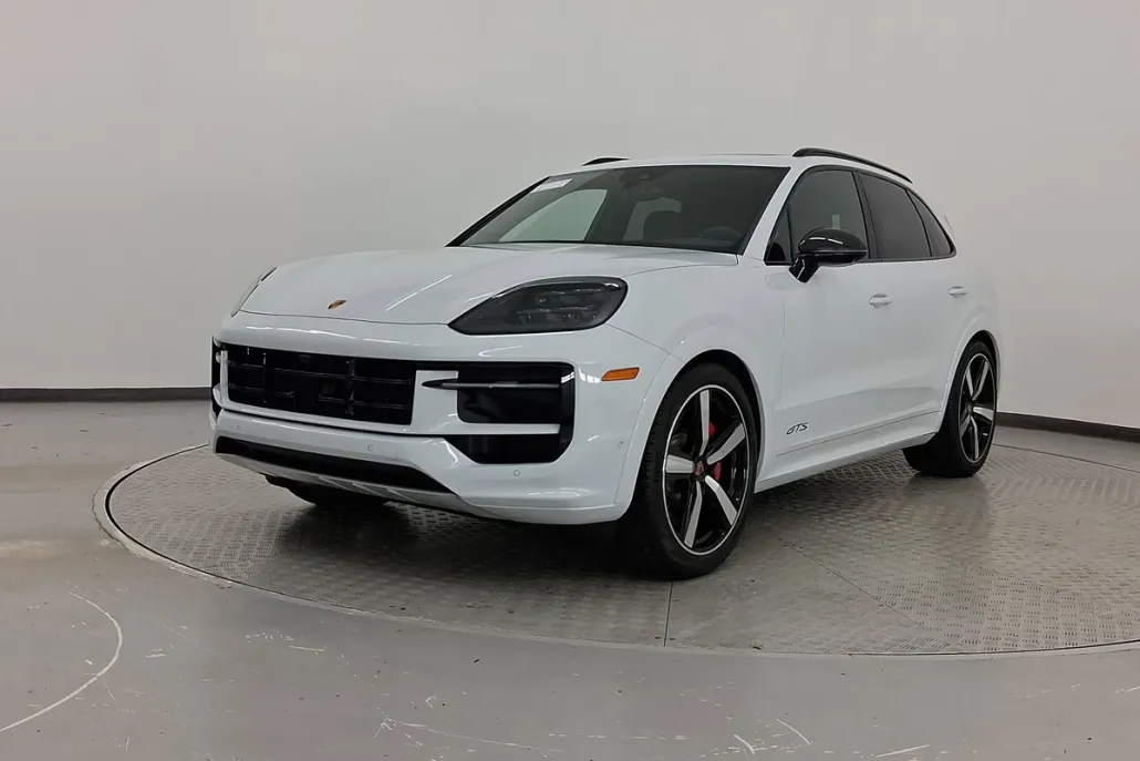 2025 Porsche Cayenne GTS photo 1