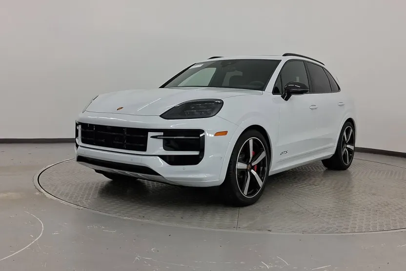 2025 Porsche Cayenne GTS photo 1