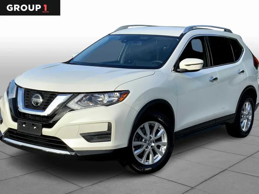 2020 Nissan Rogue SV photo 1