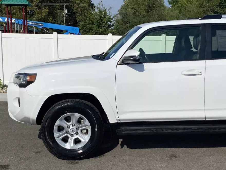 2024 Toyota 4Runner SR5 Premium photo 1
