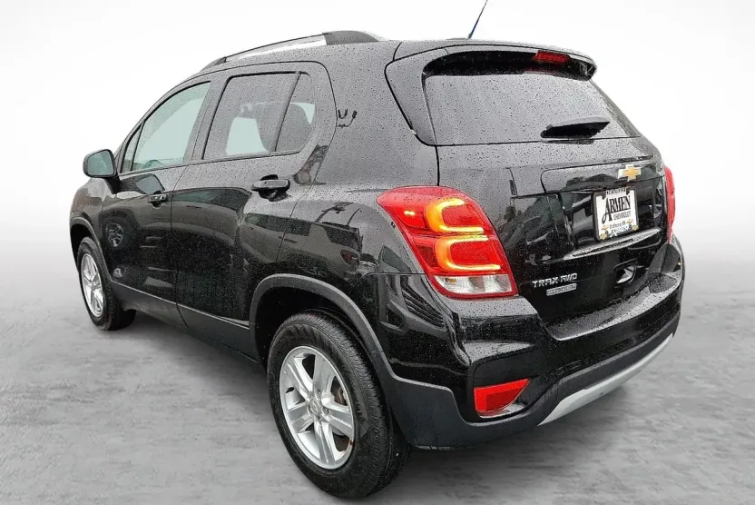 2022 Chevrolet Trax LT photo 1