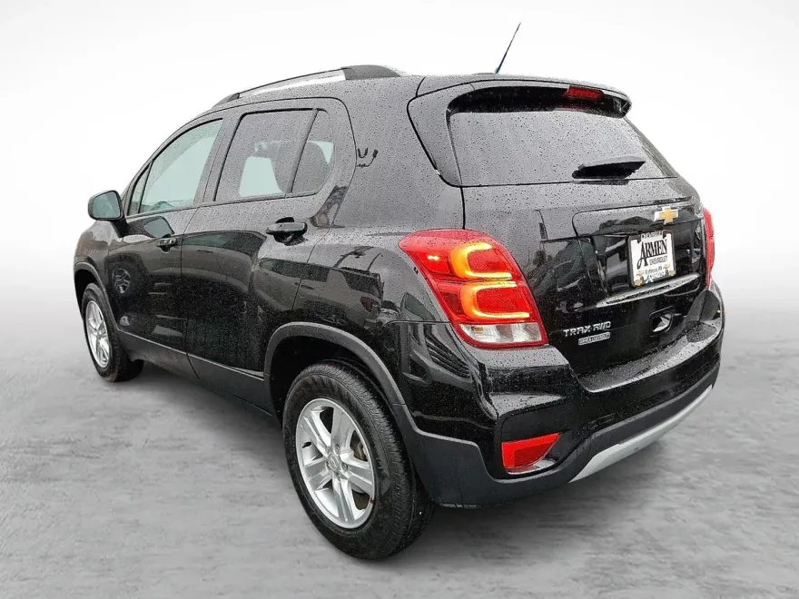 2022 Chevrolet Trax LT photo 1