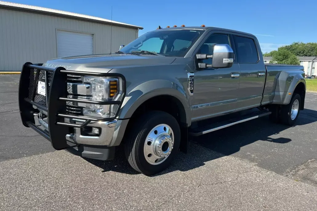2019 Ford F-450 Lariat photo 1