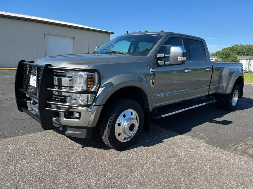 2019 Ford F-450 Lariat photo 1
