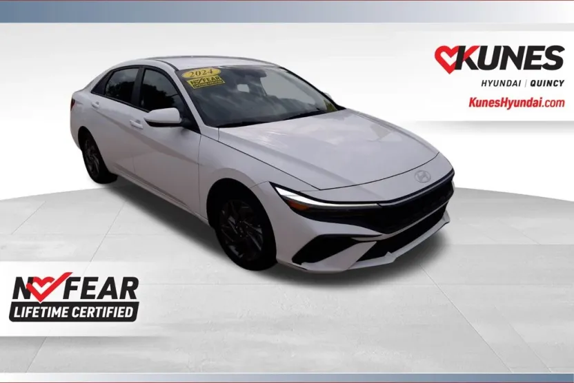 2024 Hyundai Elantra SEL photo 1