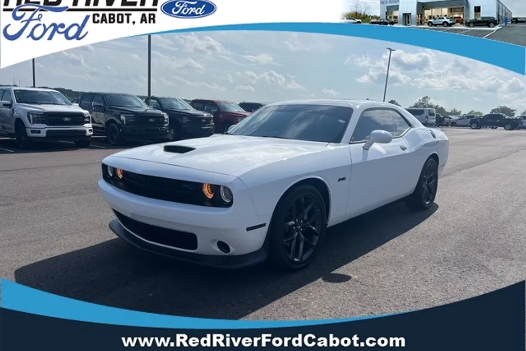 2023 Dodge Challenger R/T photo 1