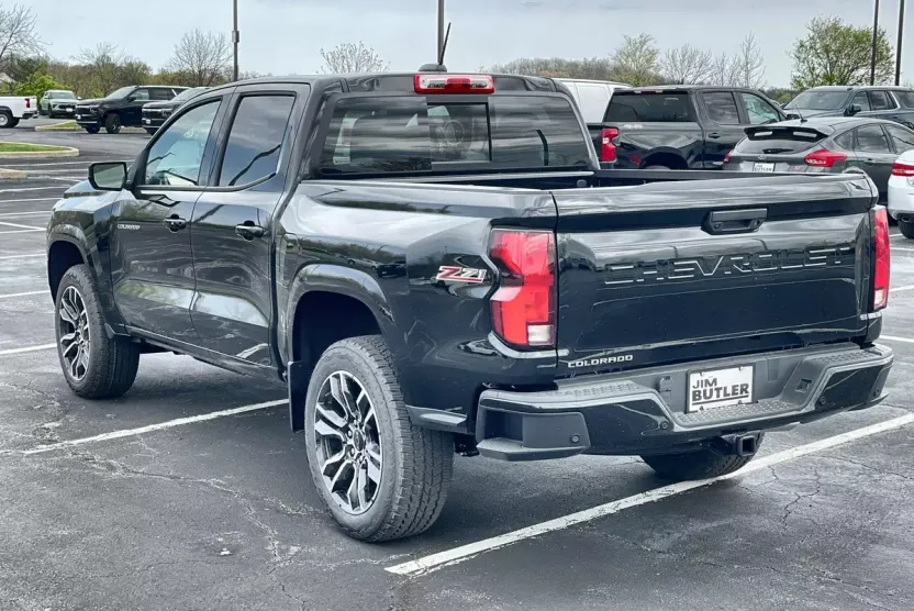 2025 Chevrolet Colorado Z71 photo 1