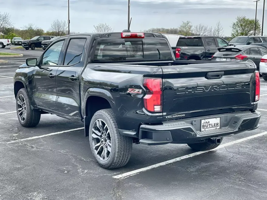 2025 Chevrolet Colorado Z71 photo 1