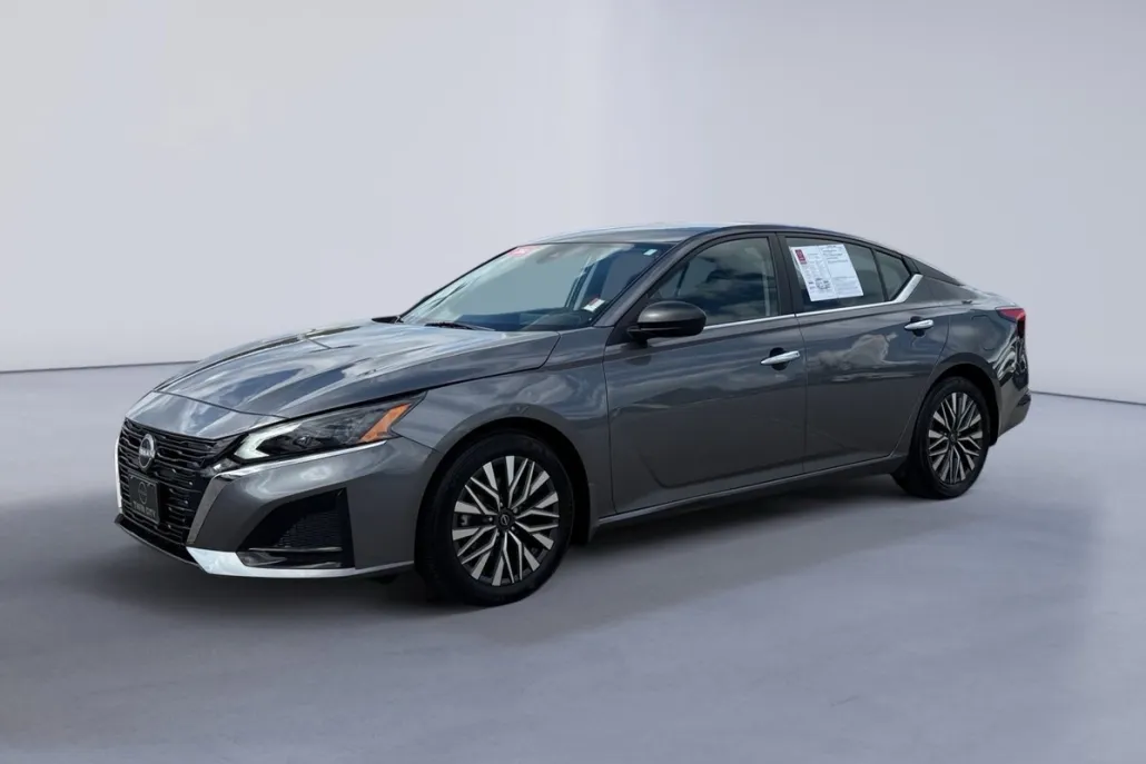 2024 Nissan Altima 2.5 SV photo 1