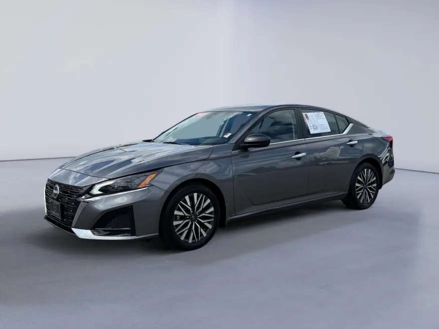 2024 Nissan Altima 2.5 SV photo 1