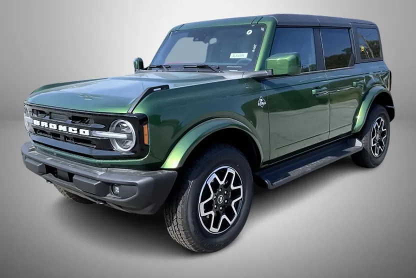 2025 Ford Bronco Outer Banks photo 1