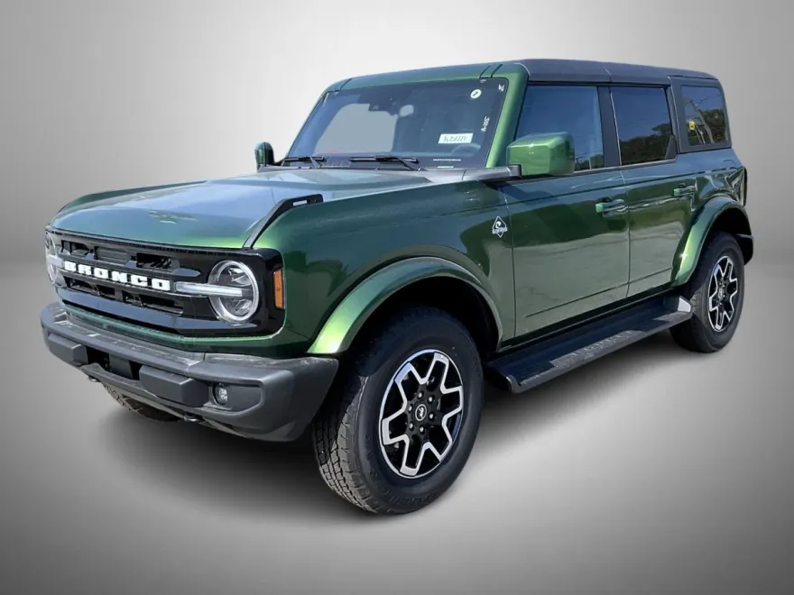 2025 Ford Bronco Outer Banks photo 1