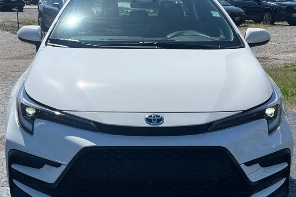 2025 Toyota Corolla Hybrid LE photo 1