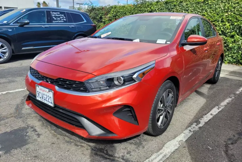 2023 Kia Forte LXS photo 1