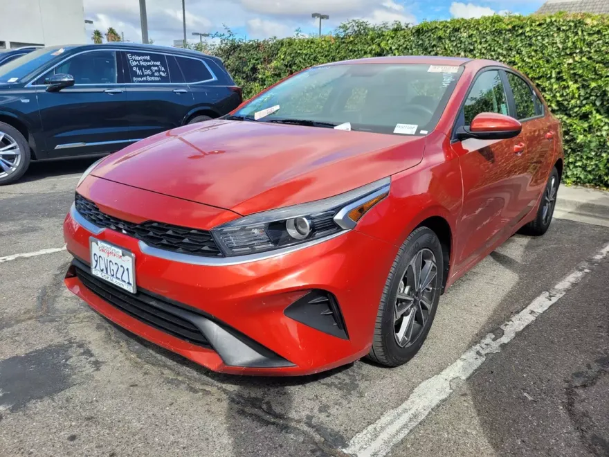 2023 Kia Forte LXS photo 1