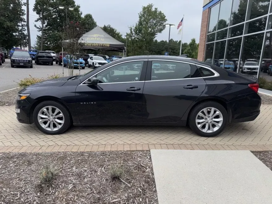2023 Chevrolet Malibu 1LT photo 1