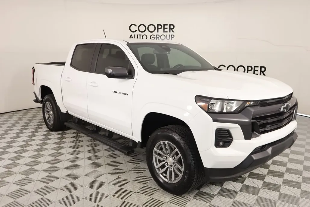 2024 Chevrolet Colorado LT photo 1