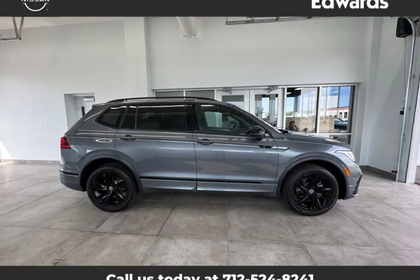 2023 Volkswagen Tiguan SE R-Line Black photo 1