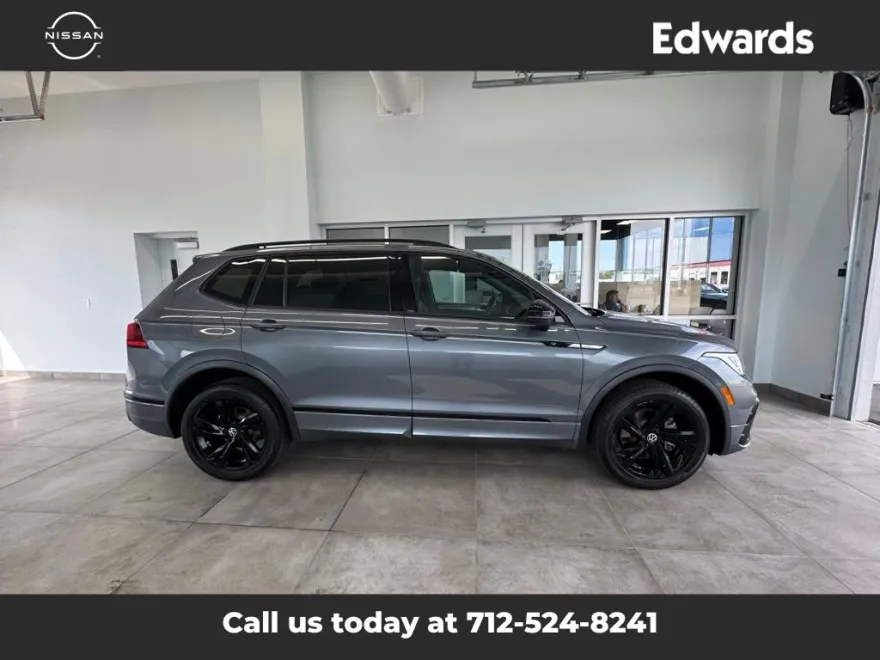 2023 Volkswagen Tiguan SE R-Line Black photo 1