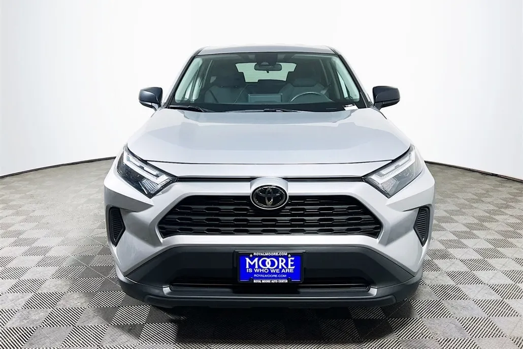 2024 Toyota RAV4 LE photo 1