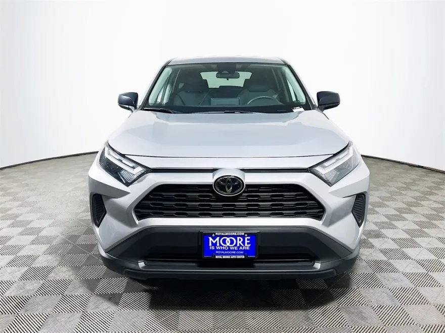 2024 Toyota RAV4 LE photo 1