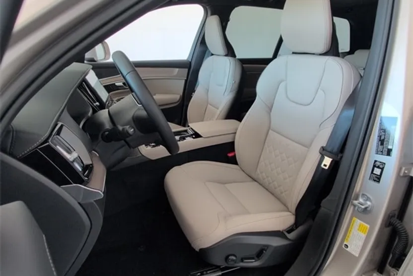 2026 Volvo XC90 B5 Core photo 1