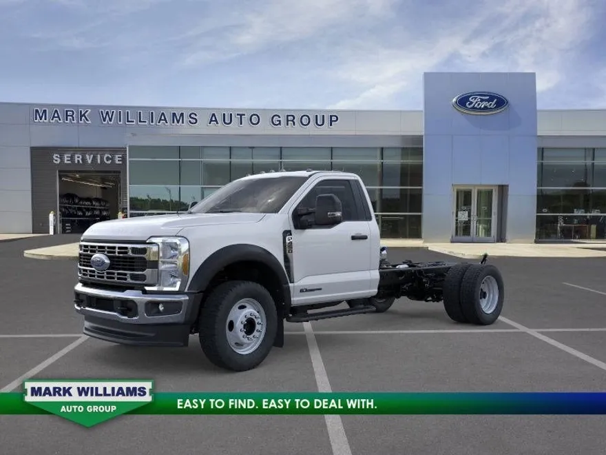 2025 Ford F-450 photo 1