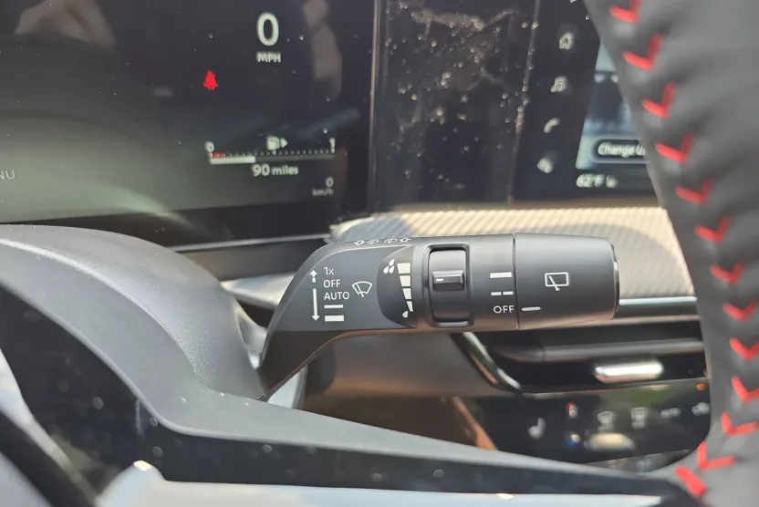 2025 Nissan Kicks SR photo 1
