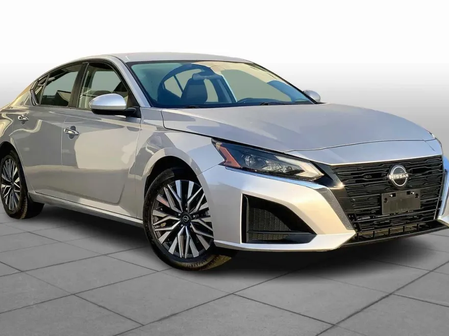 2023 Nissan Altima 2.5 SV photo 1