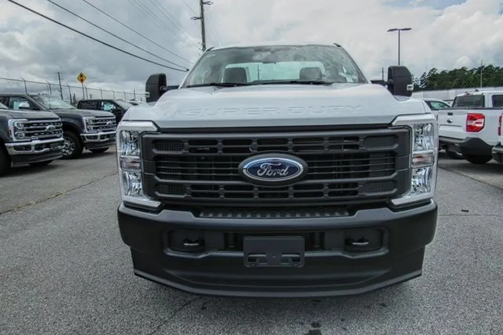 2025 Ford F-250 photo 1