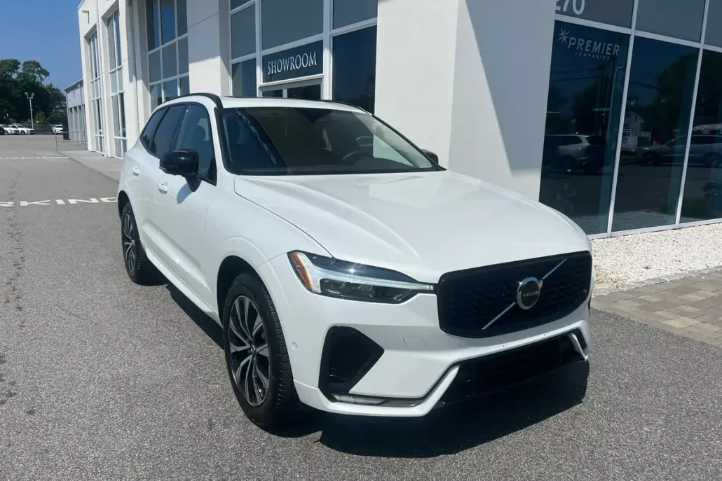 2025 Volvo XC60 B5 Plus photo 1