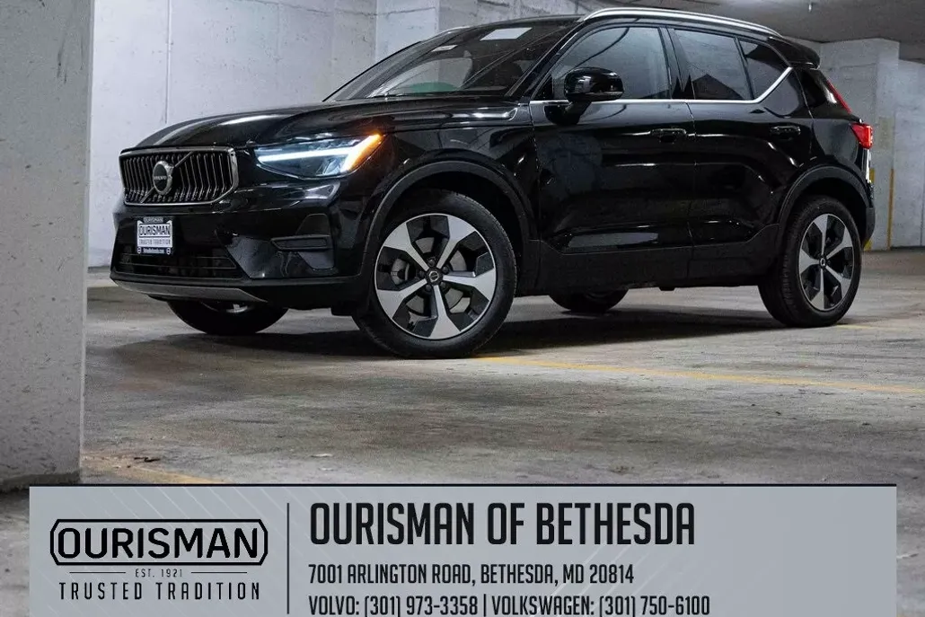 2025 Volvo XC40 Core photo 1