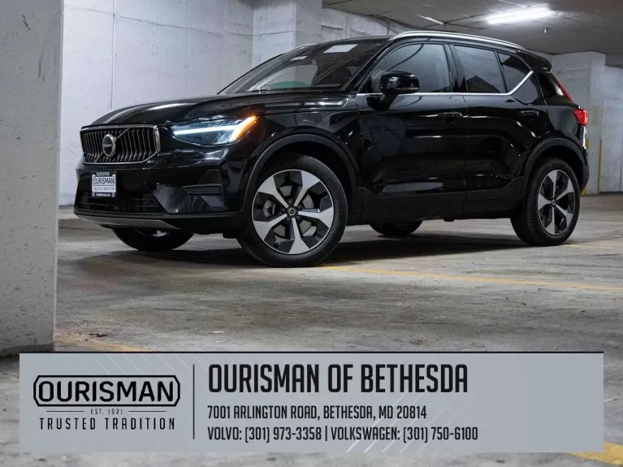2025 Volvo XC40 Core photo 1
