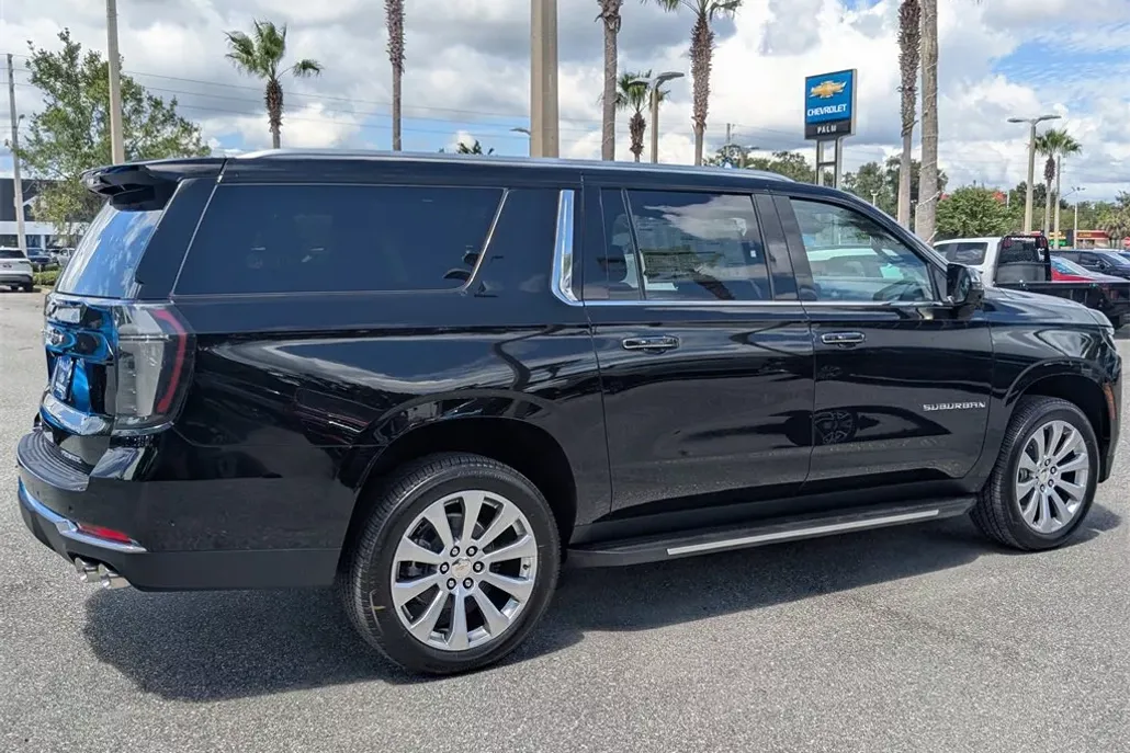 2025 Chevrolet Suburban Premier photo 1