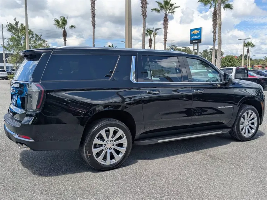 2025 Chevrolet Suburban Premier photo 1