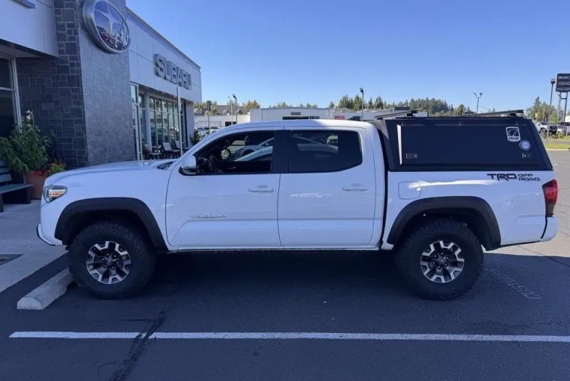 2018 Toyota Tacoma SR5 V6 photo 1