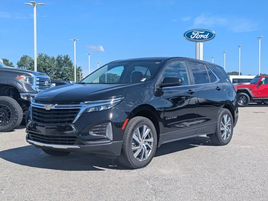 2022 Chevrolet Equinox LT photo 1