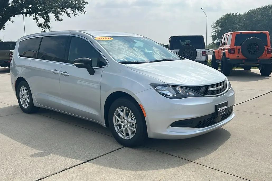 2026 Chrysler Voyager LX photo 1