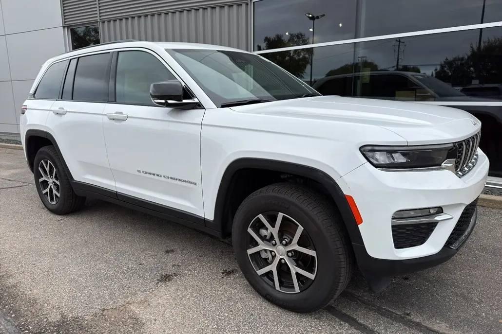 2024 Jeep Grand Cherokee Limited photo 1