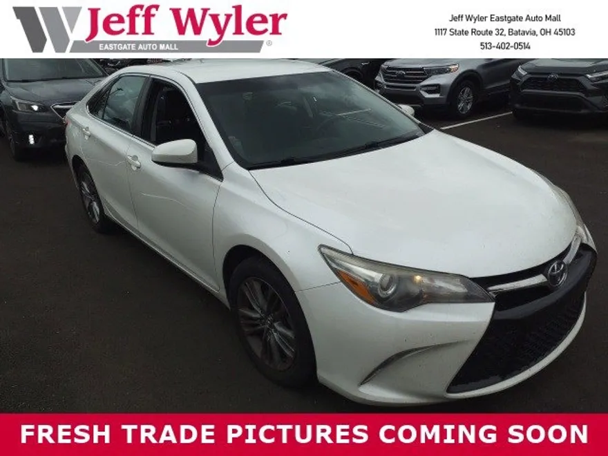 2017 Toyota Camry SE photo 1